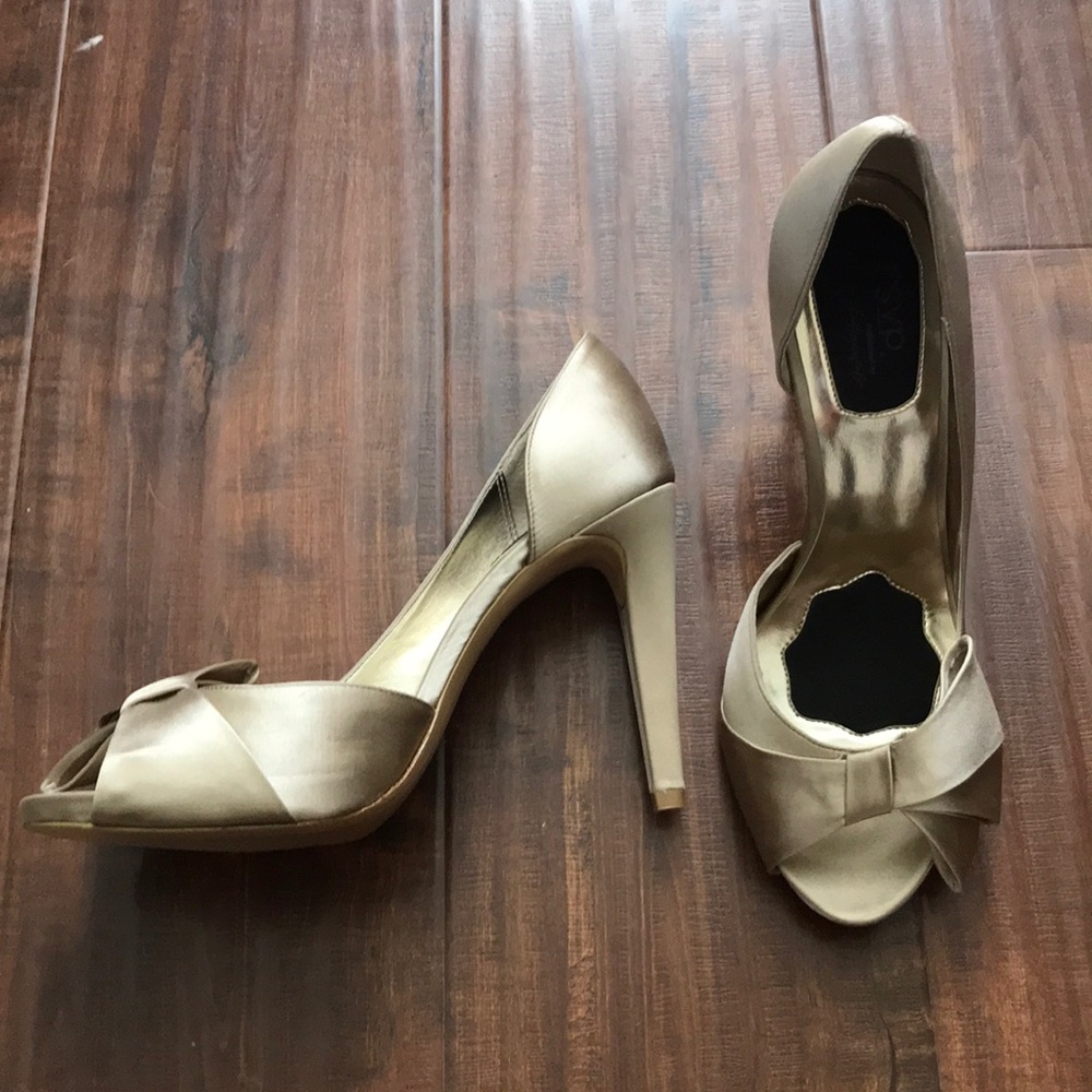 RSVP Champagne heels cushioned by footpetals